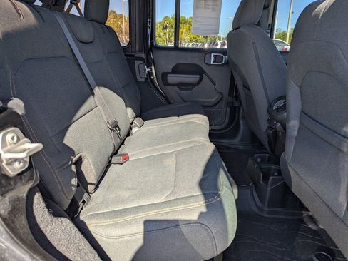 Used 2024 Jeep Wrangler Willys image 13