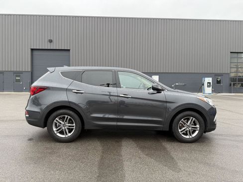 Used 2017 Hyundai Santa Fe Sport image 2