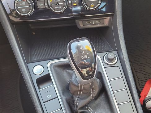 Used 2022 Volkswagen Jetta SE image 23