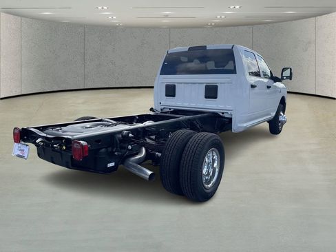 Used 2024 RAM 3500 Tradesman w/ Chrome Appearance Group image 7