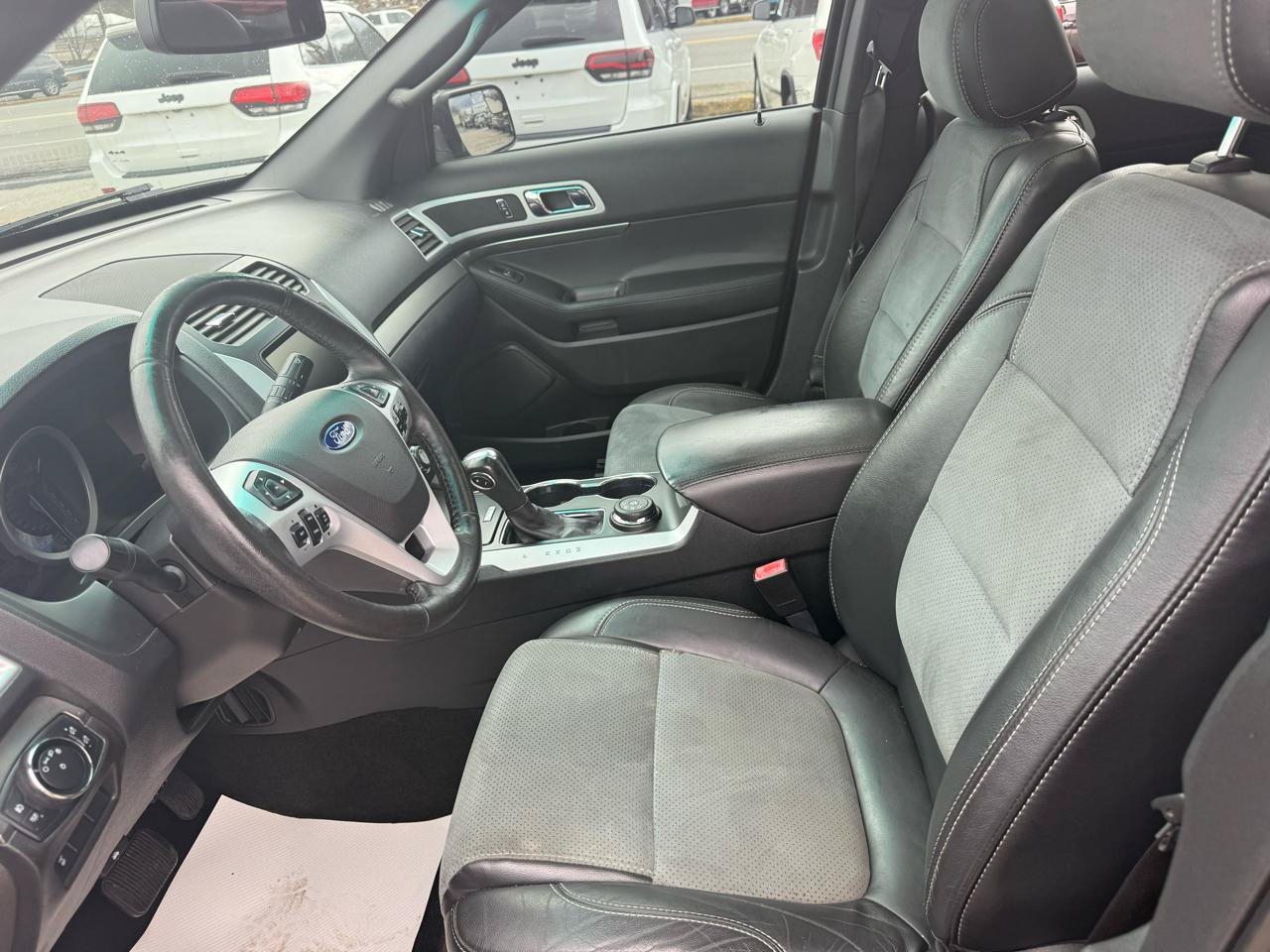 Used 2015 Ford Explorer XLT w/ Equipment Group 202B AWD/4WD image 19