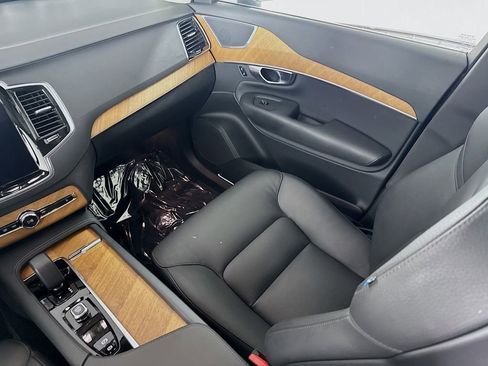Certified 2025 Volvo XC90 B6 Plus image 24