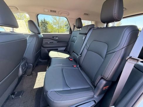 New 2026 Nissan Pathfinder SL image 14