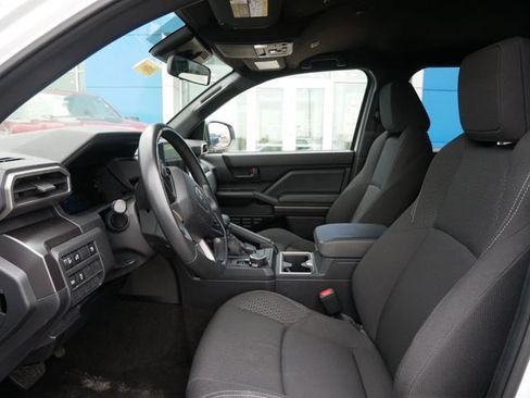 Used 2025 Toyota 4Runner SR5 AWD/4WD image 4