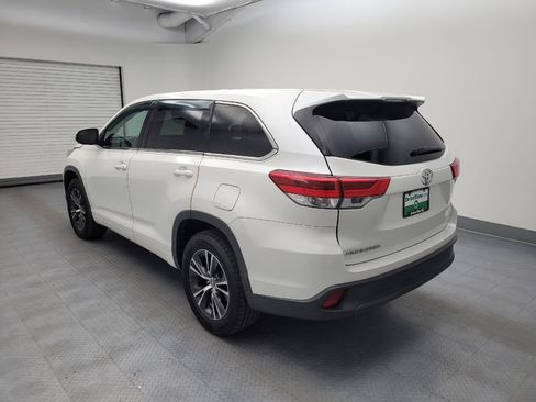Used 2018 Toyota Highlander LE FWD image 5
