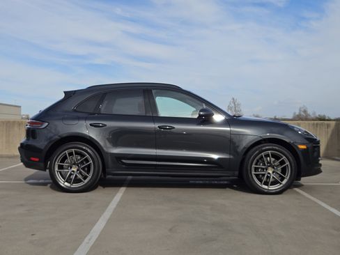 Certified 2025 Porsche Macan image 9