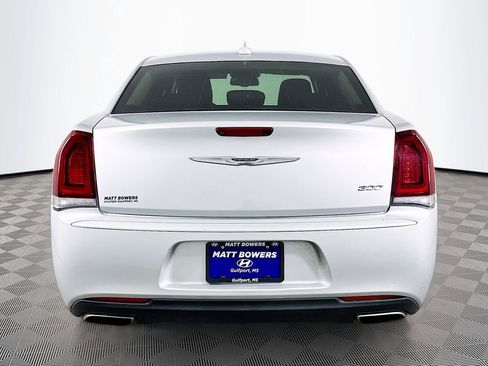 Used 2019 Chrysler 300 Touring w/ Sport Appearance Package image 6