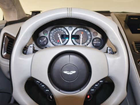 Used 2014 Aston Martin Vanquish Volante image 36