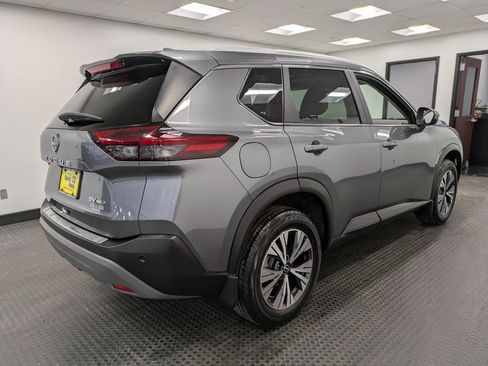 Used 2023 Nissan Rogue SV w/ SV Premium B Package image 4