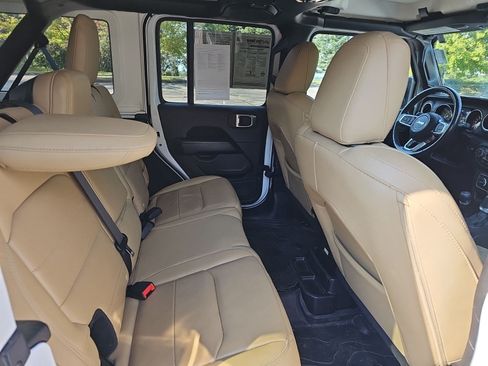 Used 2019 Jeep Wrangler Unlimited Sahara AWD/4WD image 15