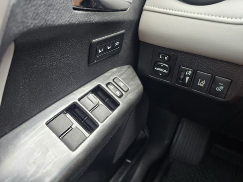 Used 2017 Toyota RAV4 Platinum FWD image 22