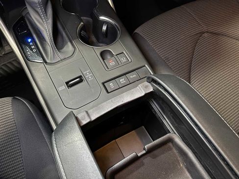 Used 2022 Toyota Highlander LE image 33