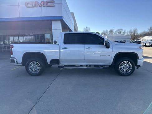 Used 2023 Chevrolet Silverado 2500 High Country image 2