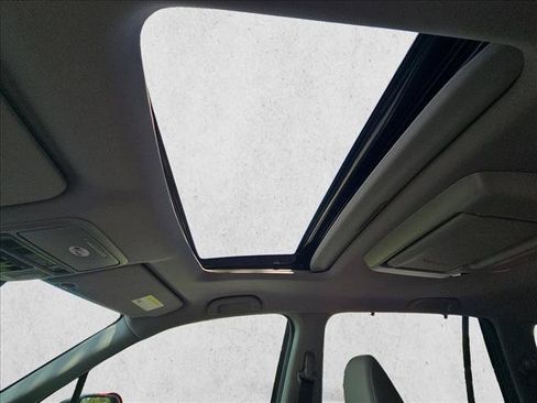 Used 2019 Honda Pilot Touring image 16
