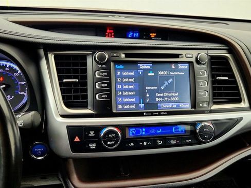 Used 2018 Toyota Highlander XLE image 18