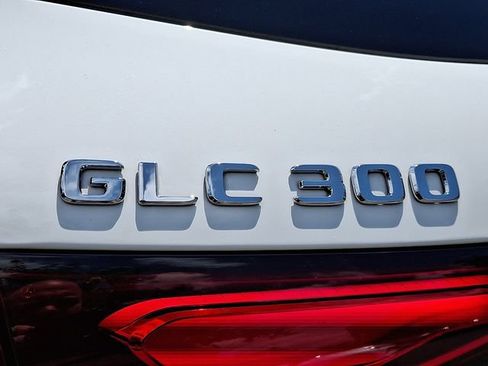Used 2025 Mercedes-Benz GLC 300 4MATIC image 34