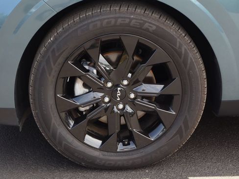 Used 2023 Kia Carnival SX Prestige FWD image 33