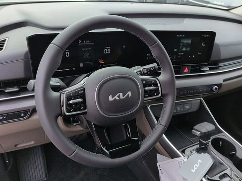 New 2026 Kia Carnival EX FWD image 9