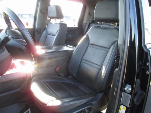 Used 2021 GMC Sierra 3500 Denali w/ Denali Black Diamond Edition image 24