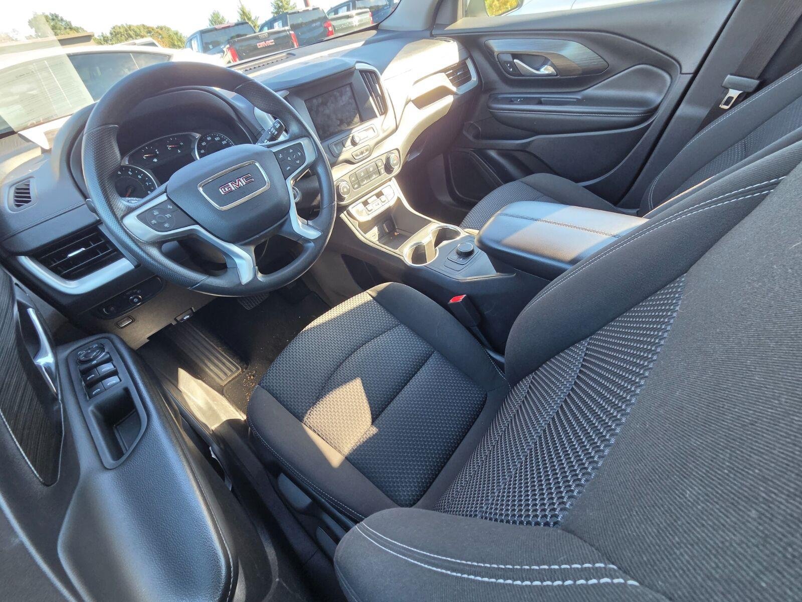 Used 2024 GMC Terrain SLE AWD/4WD image 8