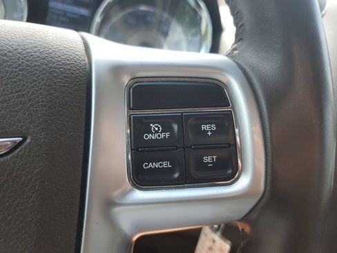 Used 2012 Chrysler Town & Country Touring w/ Entertainment Group #1 FWD image 23