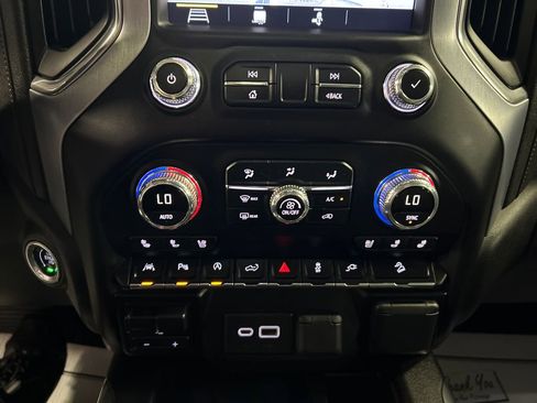 Used 2019 GMC Sierra 1500 SLT w/ SLT Premium Plus Package AWD/4WD image 17