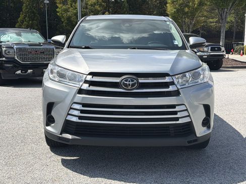Used 2018 Toyota Highlander LE FWD image 29