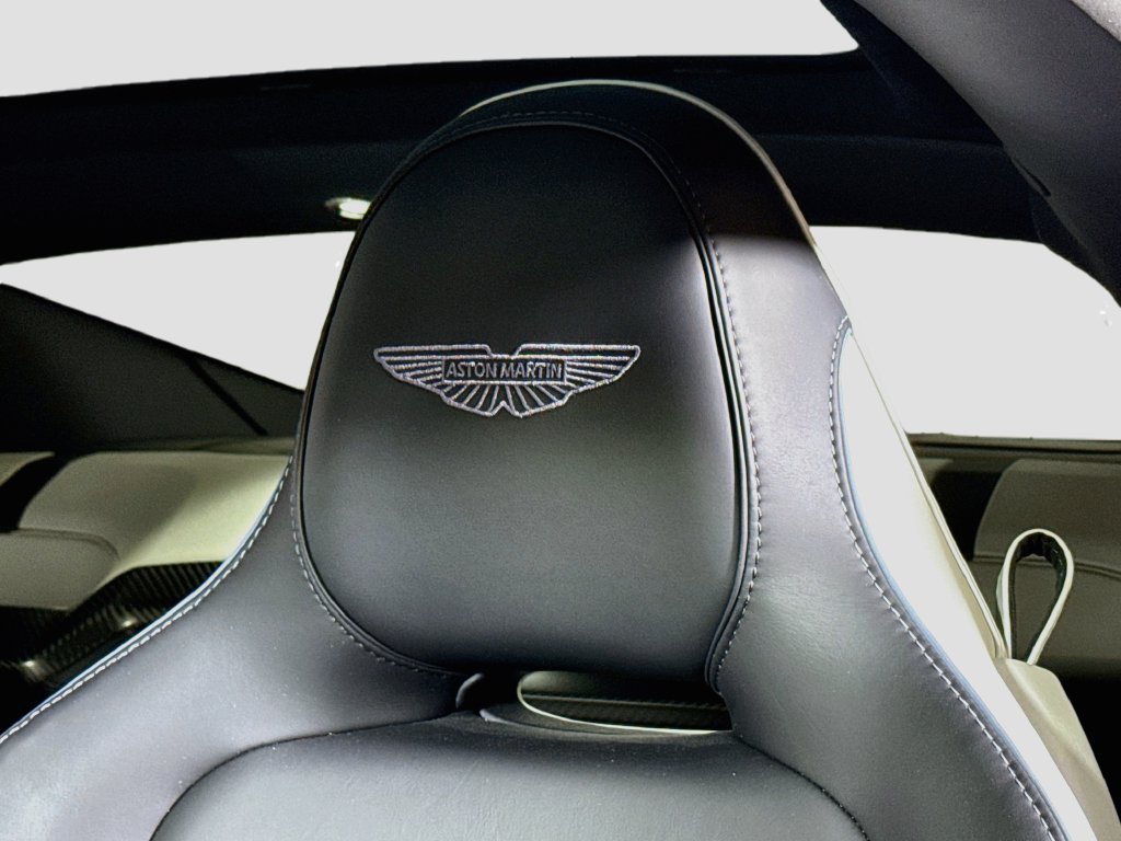 Used 2025 Aston Martin Vanquish RWD image 19