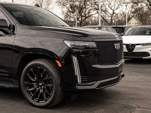 Used 2023 Cadillac Escalade Sport Platinum w/ LPO, ONYX Package image 3