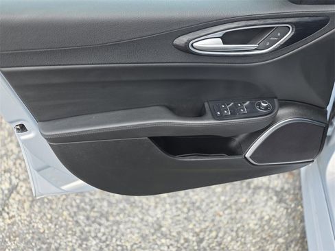 Used 2023 Alfa Romeo Giulia Sprint image 31