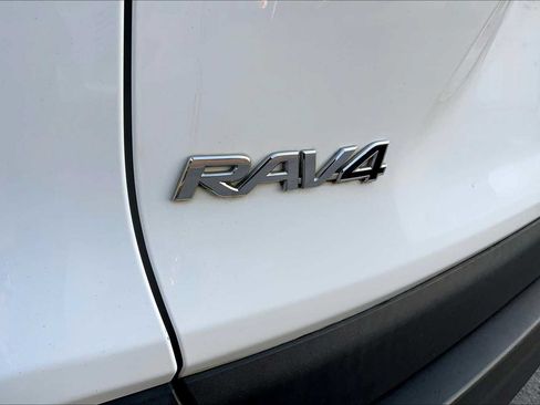 Used 2022 Toyota RAV4 XLE FWD image 30