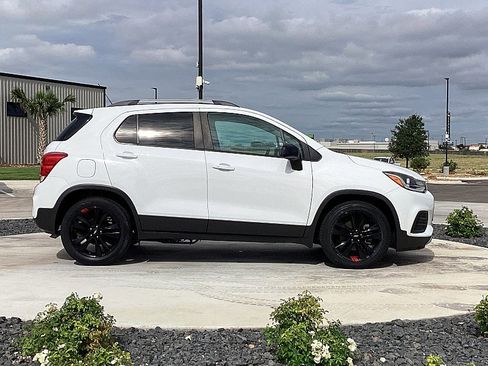 Used 2020 Chevrolet Trax LT w/ Redline Edition image 4