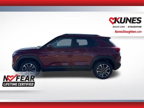 Used 2025 Chevrolet TrailBlazer LT w/ Driver Confidence Package image 8