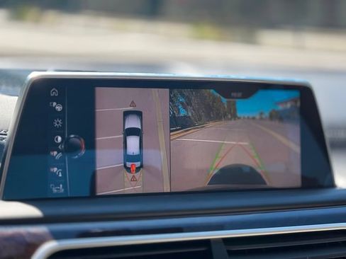 Used 2017 BMW 750i RWD image 47