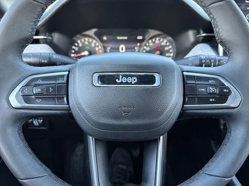 Used 2024 Jeep Compass Latitude image 18
