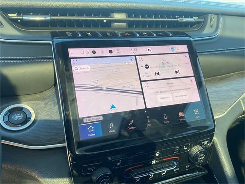 Used 2023 Jeep Grand Cherokee L Limited image 26