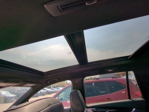 Used 2025 Cadillac XT6 Premium Luxury image 15