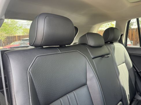 Used 2022 Volkswagen Tiguan SE AWD/4WD image 18