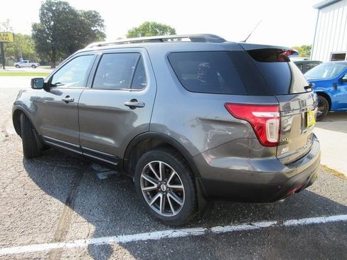 Used 2015 Ford Explorer XLT w/ Equipment Group 202A image 7