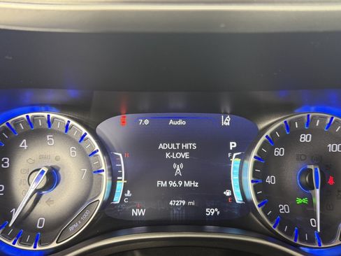 Used 2024 Chrysler Pacifica Touring-L FWD image 18