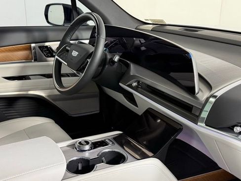 New 2026 Cadillac Vistiq Premium Luxury w/ LPO, Floor Liner Package AWD/4WD image 36