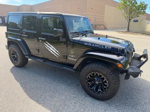 Used 2017 Jeep Wrangler Unlimited Sahara w/ Max Tow Package AWD/4WD image 34
