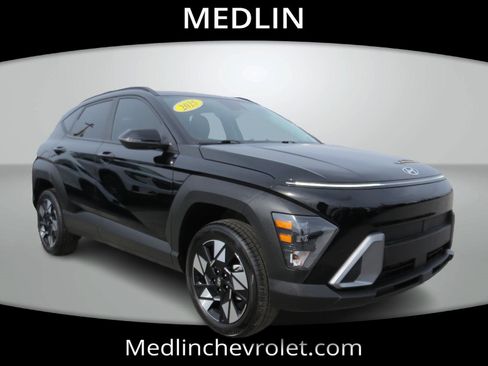 Used 2025 Hyundai Kona SEL image 2