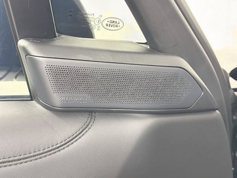 Certified 2025 Land Rover Range Rover SE AWD/4WD image 18