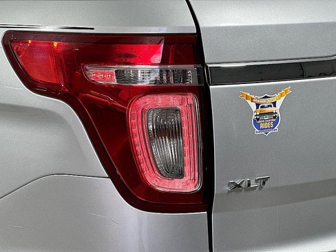 Used 2014 Ford Explorer XLT w/ Equipment Group 202A FWD image 24