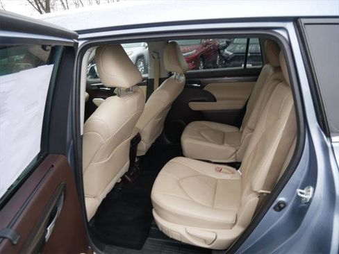 Certified 2022 Toyota Highlander Limited image 11