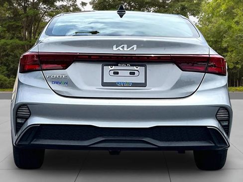 Used 2023 Kia Forte LXS w/ LXS Technology Package FWD image 4