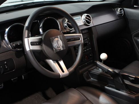 Used 2007 Ford Mustang GT RWD image 6