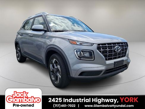 Used 2025 Hyundai Venue SEL FWD image 1
