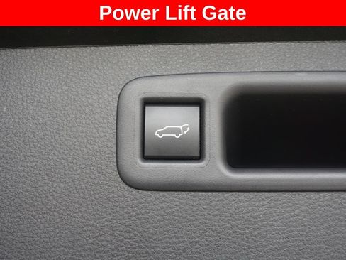 Used 2025 Toyota Highlander Limited AWD/4WD image 19